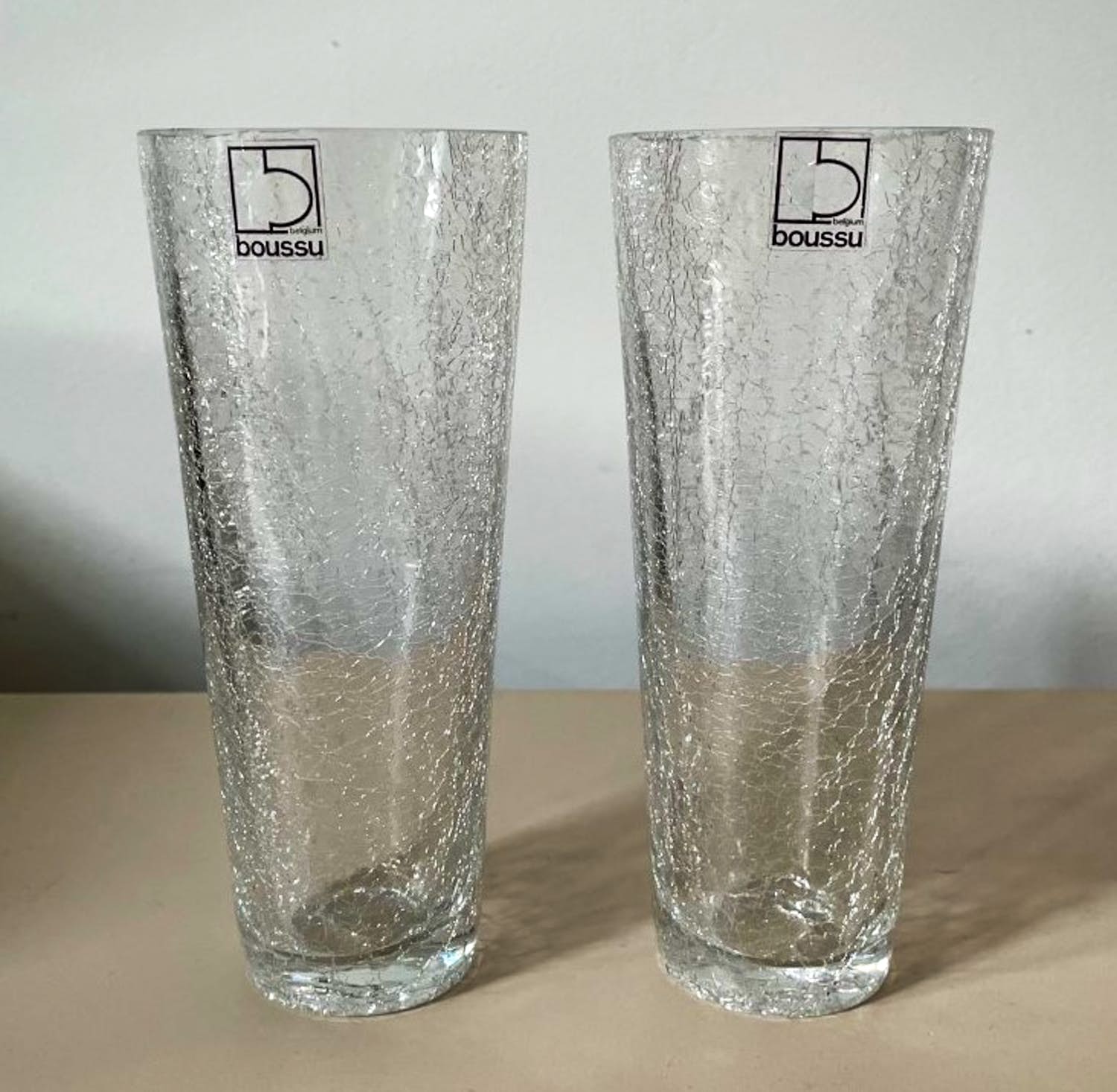 Niet of onleesbaar gesigneerd - Twee kristallen craquele vazen kopen? Bied vanaf 1!