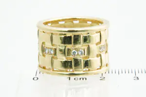 55- Apart vormgegeven 18Krt gouden "gevlochten" ring met 0.40ct diamant kopen? Bied vanaf 770!