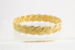 Acheter141-  Zware, fraai bewerkte 20kt goud armband - Arabisch / Slinger motief? Enchérissez de 920!