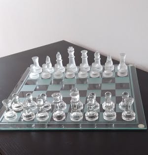 Curiosa - Glazen schaakspel, mat en helder glas kopen? Bied vanaf 60!