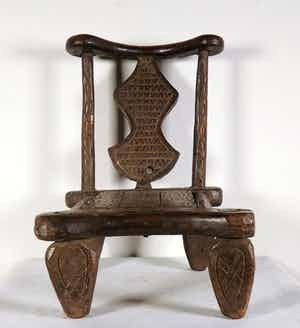 Guro - Bewerkte stoel met leuning verkocht voor € 1!