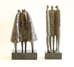 Tjikkie Kreuger - Bronzen beelden: groepje mannen en groepje vrouwen, 1992-1994 kopen? Bied vanaf 850!