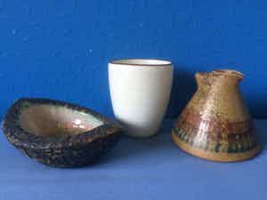 Pieter Groeneveldt - + JOKE STROES (Mobach) en RAVELLI aardewerk verkocht voor € 25!