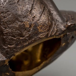 Evert den Hartog - brons: zittend meisje met kat kopen? Bied vanaf 895!