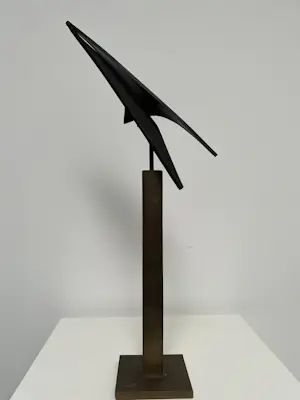 Ton Koops - bronzen sculptuur | 'Fokzeilen' | 1987 kopen? Bied vanaf 450!