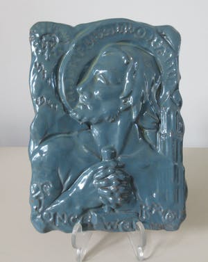 Wim Harzing - Blauwe geglazuurde aardewerken Patronaatstegel uitgevoerd bij de Russel Tiglia kopen? Bied vanaf 28!