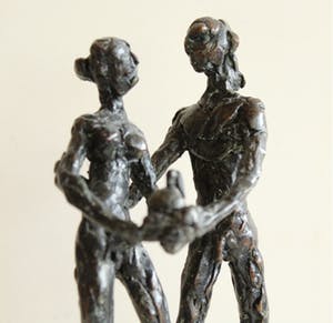 Inka Klinckhard - Bronzen beeld: Adam en Eva met appel, jaar onbekend kopen? Bied vanaf 200!