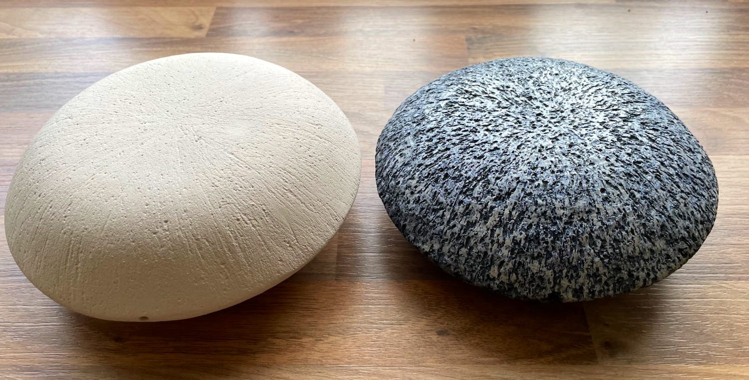 Niet of onleesbaar gesigneerd - Twee kunst keramische objecten kopen? Bied vanaf 1!