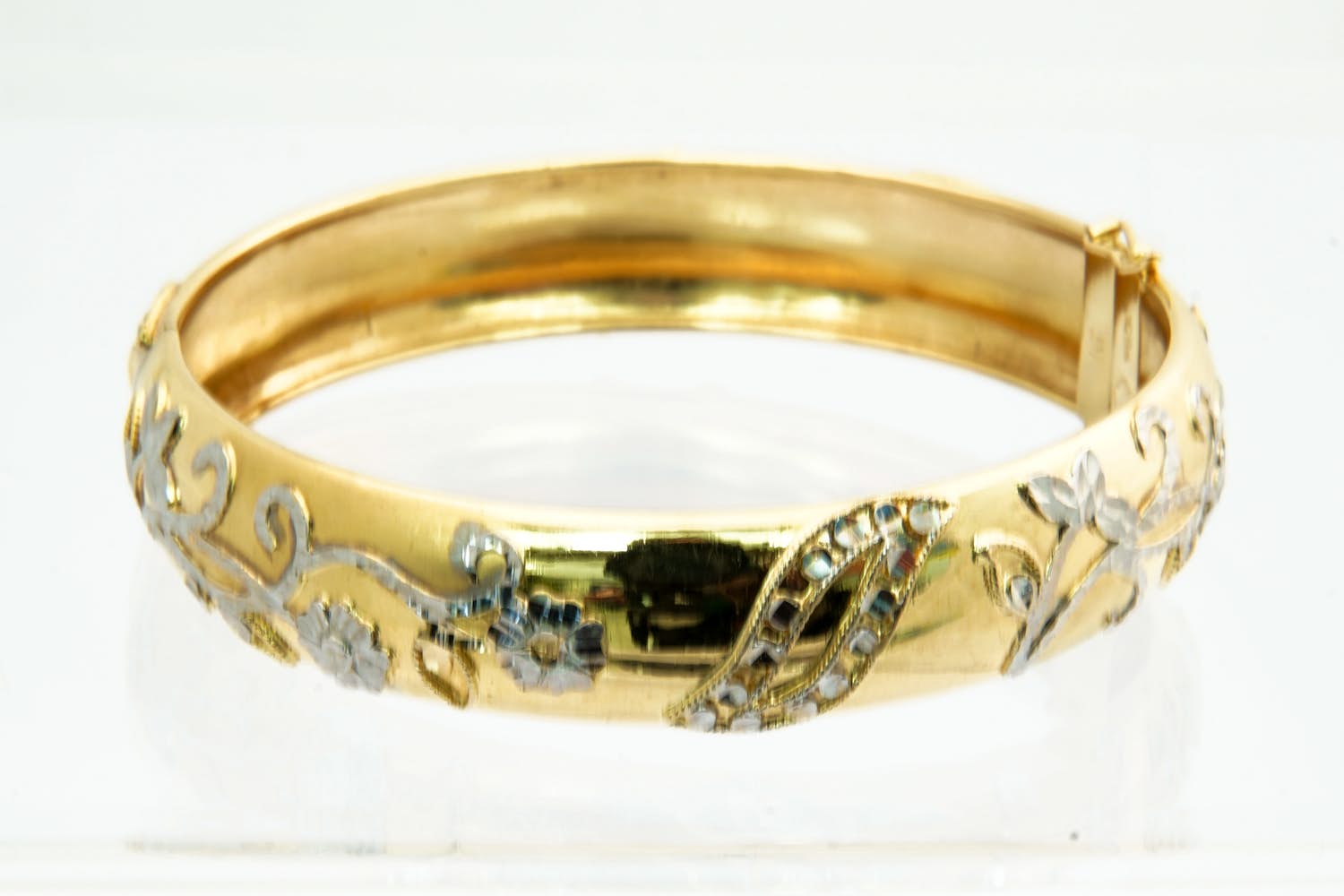 1-  Grote & fraai bewerkte 14krt bi-color gouden armband - Arabische motieven kopen? Bied vanaf 430!