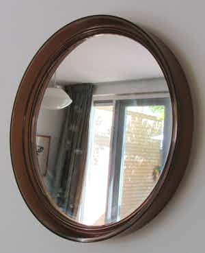 Niet of onleesbaar gesigneerd - Vintage smoked glass brown round mid century modern Space Age French plastic mir verkocht voor € 1!