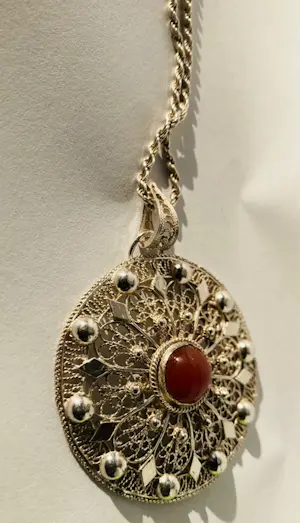 Zilver - 925 ketting met filigrain zilveren hanger met carneool - keurmerken kopen? Bied vanaf 70!