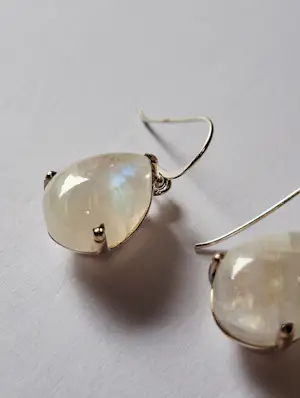 Nieuwe zilveren oorbellen met  Regenboogmaansteen kopen? Bied vanaf 70!