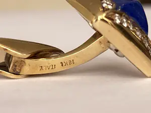 18 karaat geelgouden manchetknopen met lapis lazuli en diamanten kopen? Bied vanaf 950!