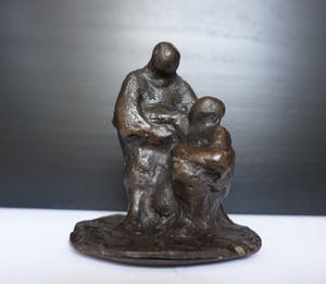 Theo van de Vathorst - "een helpende hand" brons. kopen? Bied vanaf 150!