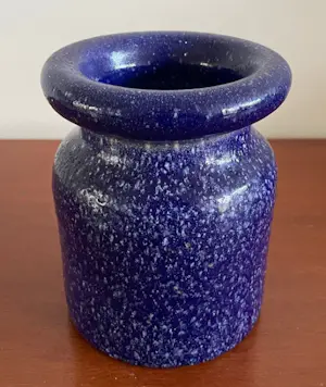 Freek Berends - Blauw wit gespikkeld studio aardewerken vaasje kopen? Bied vanaf 1!
