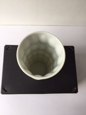 Hutschenreuther - Reliëfvaas (h 24,5 cm) uit de serie Archais ontwerp Heinrich Fuchs kopen? Bied vanaf 89!