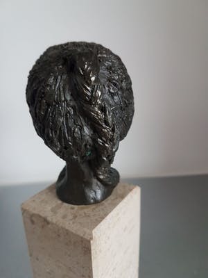 Astrid Veldhuyzen-Koppen - Beeld / Sculptuur " Luisteren " kopen? Bied vanaf 25!