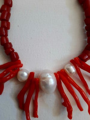 Niet of onleesbaar gesigneerd - Collier echt Bloedkoraal en echt Parels kopen? Bied vanaf 1!