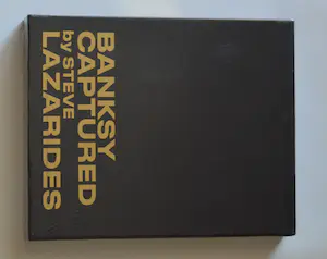 Banksy - en Steve Lazarides; CAPTURED. Black edition. kopen? Bied vanaf 375!
