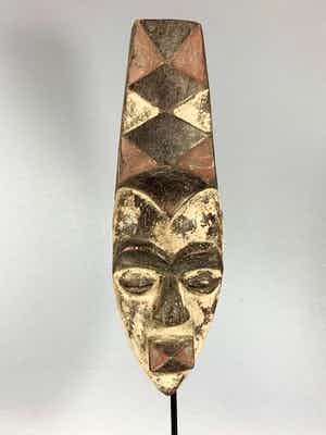 Tsogho - Gabon - Oud tribaal Masker - with the white spiritual colour verkocht voor € 39!