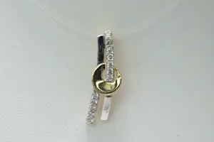 52- Chique14Krt bi-color gouden hanger met geometrische vormgeving kopen? Bied vanaf 50!