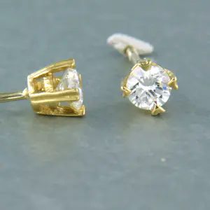 18k geel gouden solitair oorknoppen met briljant geslepen diamant tot. 0.22ct kopen? Bied vanaf 325!