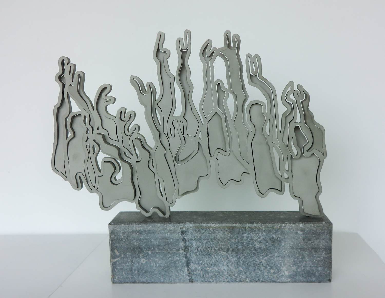 Linda Verkaaik - Beeld van metaal op hardstenen sokkel, The Wave kopen? Bied vanaf 250!