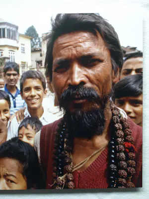 Buy Henk Schiffmacher - Gesigneerde foto op dibond “Mannen met Baarden” + gesigneerd fotoboek? Bid from 125!