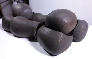 Leonie Molenaar - Bronzen sculptuur, Twee liggende figuren kopen? Bied vanaf 200!