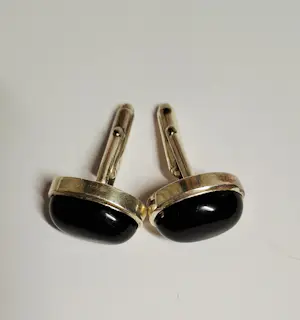 Nieuwe Zilveren manchetknopen ingelegd met Zwarte bolvormig  onyx kopen? Bied vanaf 125!