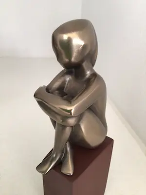 Janneke Ros - Beeld “ IN GEDACHTEN “. Gesigneerd kopen? Bied vanaf 1!