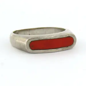 Zilveren ring versiert met rode emaille - ringmaat 16(50) kopen? Bied vanaf 1!