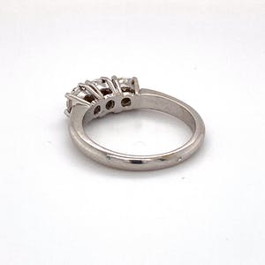 18K Goud - witgouden ring met 3 diamantclusters. maat 55,5(17,5) 5,46gr kopen? Bied vanaf 340!