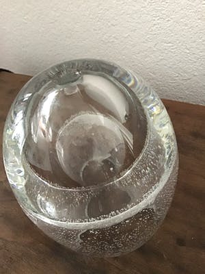 Niet of onleesbaar gesigneerd - 2 zware kristallen design vazen kopen? Bied vanaf 1!