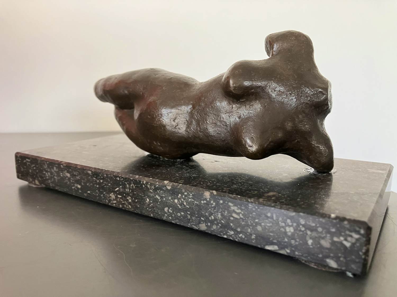 Brons (Onbekend) - Liggende vrouw verkocht voor € 60!