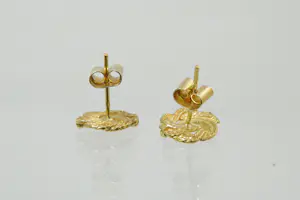 20- Vrijwel nieuw paar 18 karaats gouden Surinaamse mattenklopper oorstekers kopen? Bied vanaf 140!