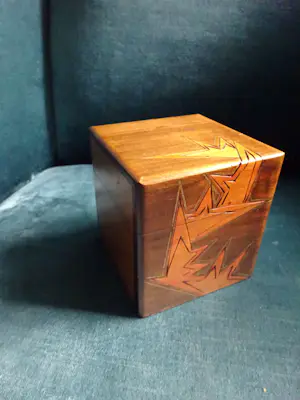 Conrad Fehn - Zeldzaam bewerkt houten theekistje kopen? Bied vanaf 75!