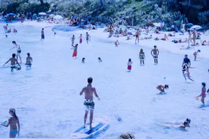 Massimo Vitali - L'ile de Porquerolles kopen? Bied vanaf 1!