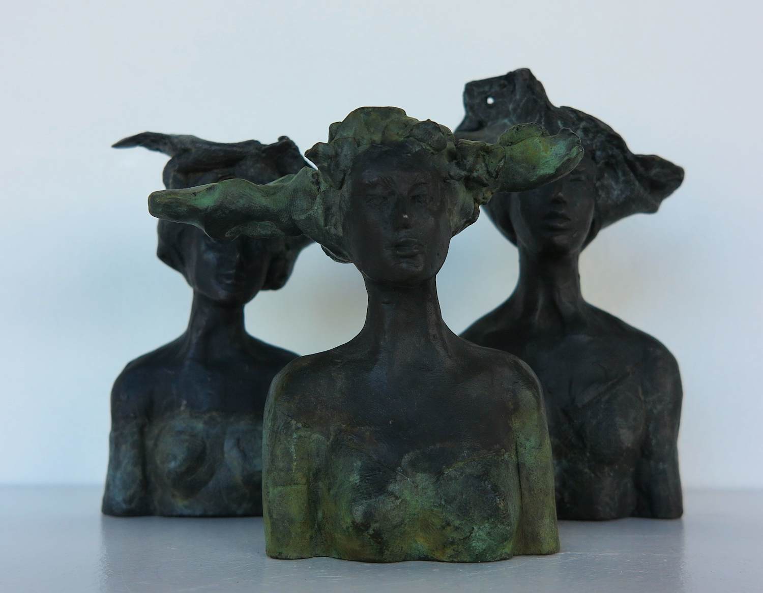 Mieke Oldenburg - Set van drie bronzen beeldjes, Vrouwfiguren kopen? Bied vanaf 200!