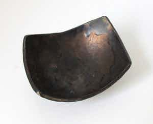 Niet of onleesbaar gesigneerd - Studio keramisch object in bronsglazuur van Annemarie Guzman verkocht voor € 1!