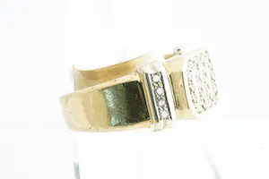 77 - Apart vormgegeven 18 Krt bicolor fantasie ring met 0.30ct diamant kopen? Bied vanaf 470!