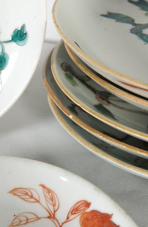 Curiosa - Lot van acht Chinees porseleinen schotels van rond 1900 kopen? Bied vanaf 1!