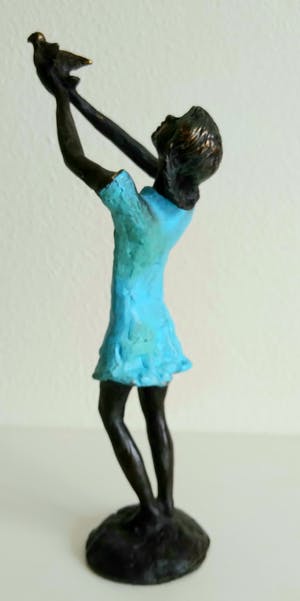 Brons (Onbekend) - meisje in blauwe jurk laat vogel vrij kopen? Bied vanaf 1!