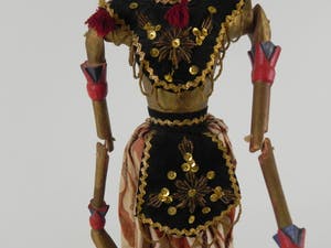 Niet of onleesbaar gesigneerd - Twee Indonesische Wajangpoppen kopen? Bied vanaf 1!