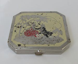 Niet of onleesbaar gesigneerd - Art deco Franse emaille en metalen achthoekige poederdoos kopen? Bied vanaf 10!