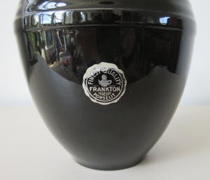 Niet of onleesbaar gesigneerd - Frankton Tegelen Zwarte Porselit Vaas kopen? Bied vanaf 1!