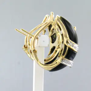 Acheter18k bicolour gouden oorclips met onyx en briljant geslepen diamant tot. 0.20ct? Enchérissez de 1400!