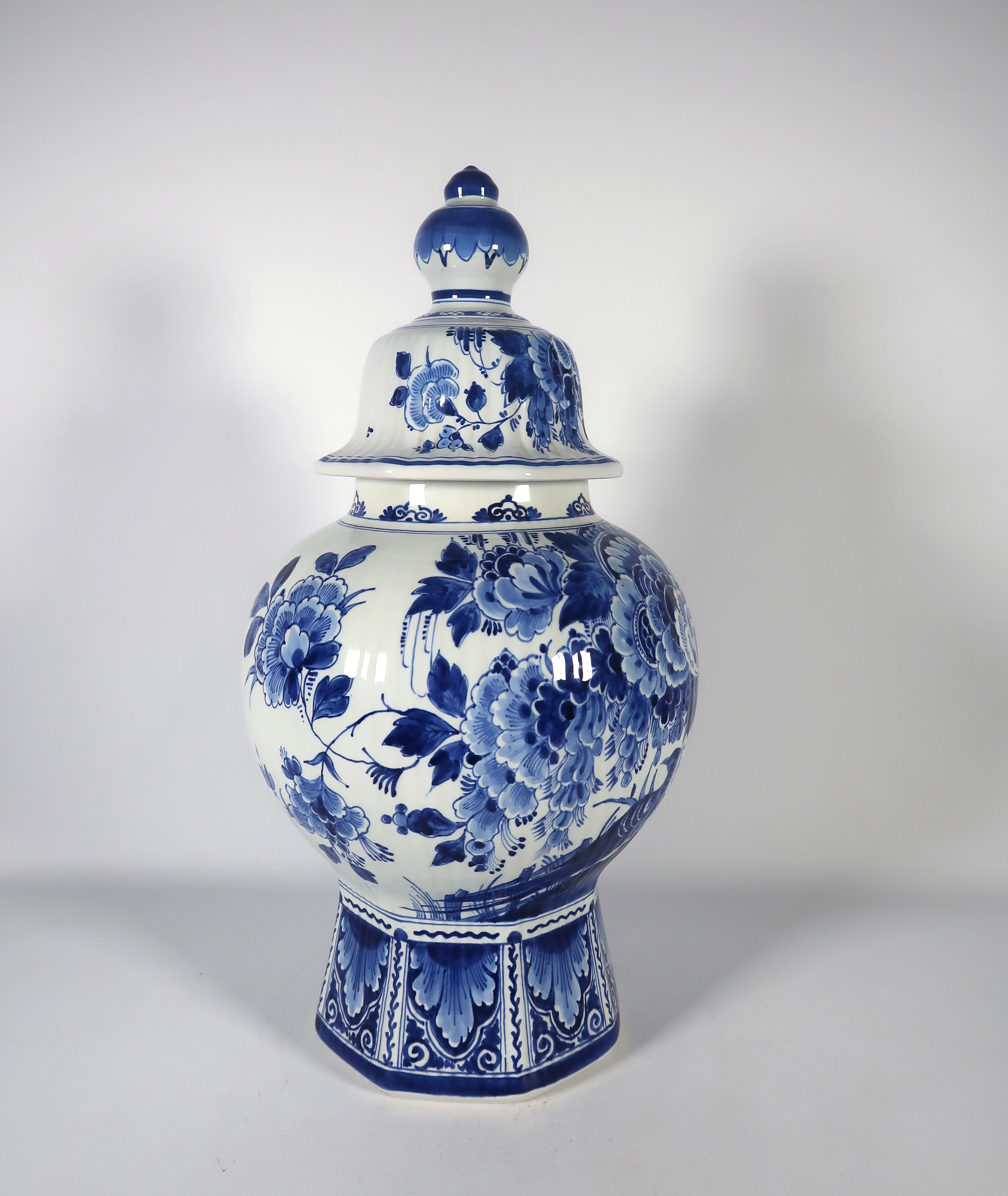 Porceleyne Fles (Royal Delft) - Aardewerk, Dekselvaas  kopen? Bied vanaf 200!