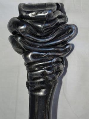 Niet of onleesbaar gesigneerd - Metalen beeld , “Gesmolten…!” – Op hardhouten voet kopen? Bied vanaf 1!