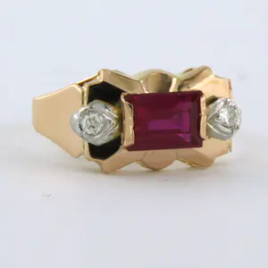 18k gouden ring bezet met robijn verneuille en Bolsjewiek geslepen diamant kopen? Bied vanaf 195!